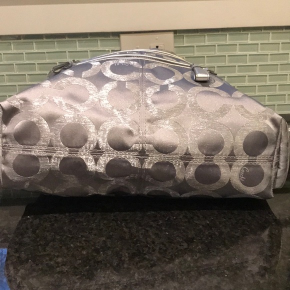 Large Very Rare Coach Handbag - Picture 5 of 7